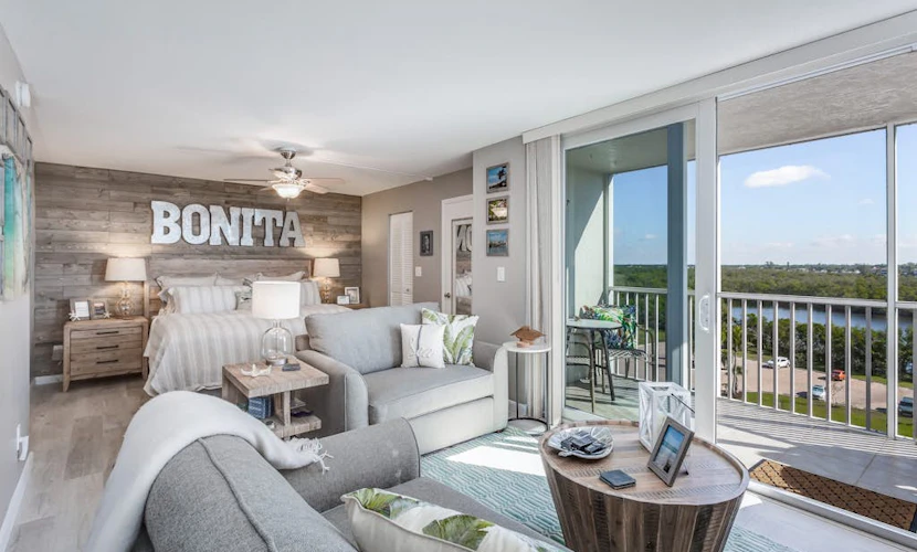 Great location, stunning views, near beach - great for snowbirds