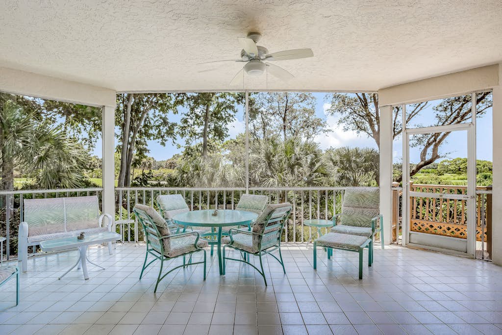 Ground-floor condo on the golf course with decks, pools & AC - snowbird-friendly