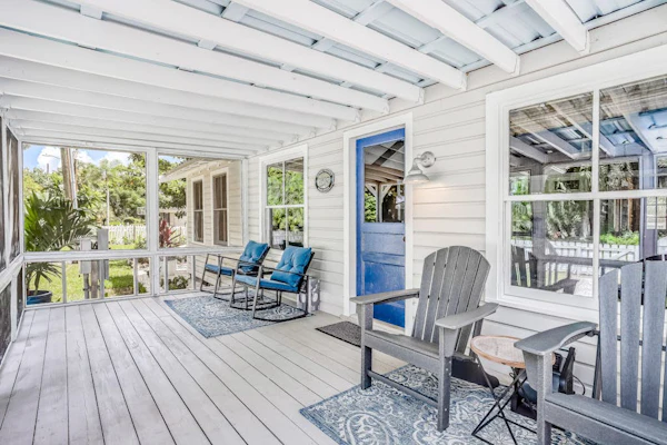 Snowbird-friendly historical cottage with high-speed WiFi & washer/dryer