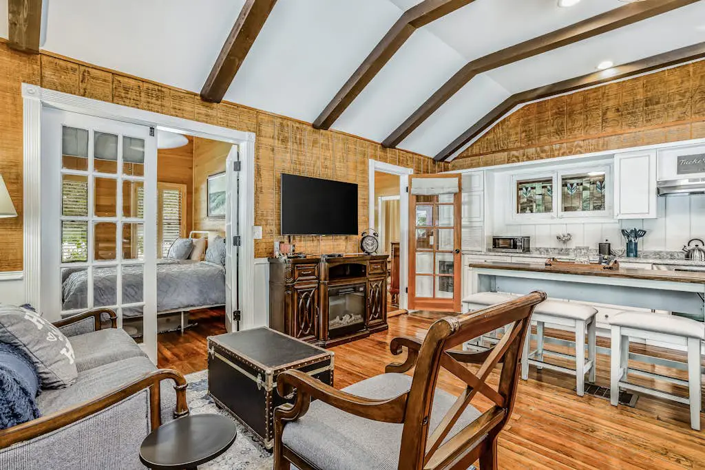 The Tucker House - Historical Bonita Cottage