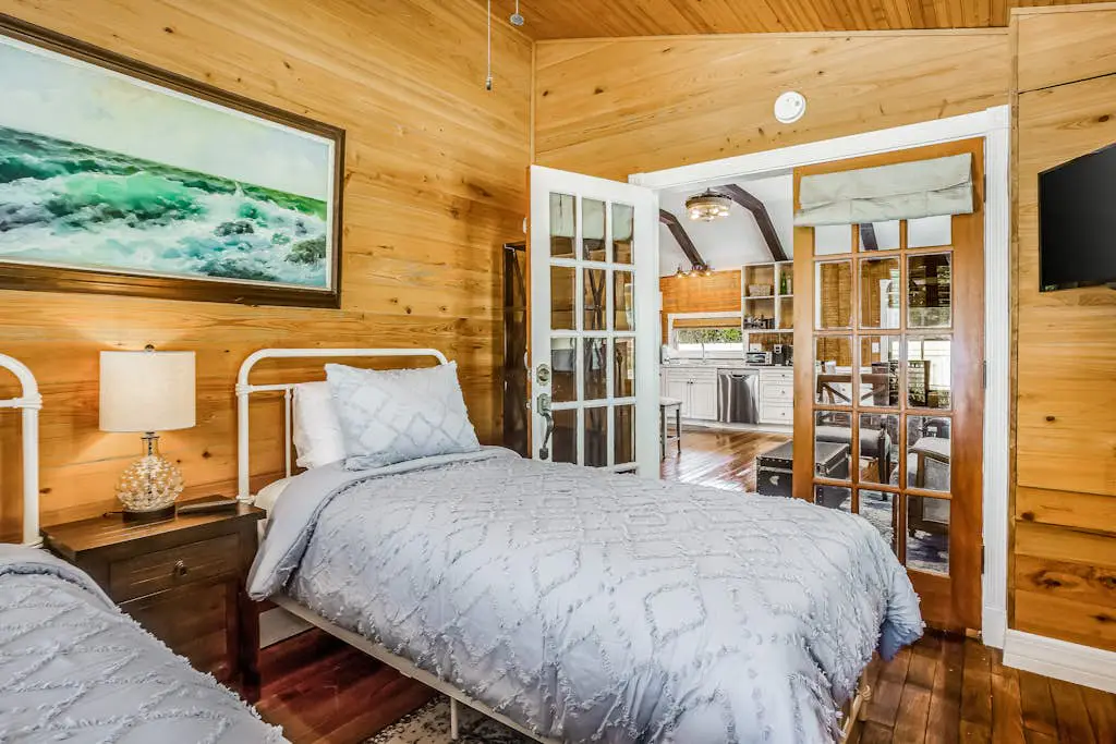 The Tucker House - Historical Bonita Cottage