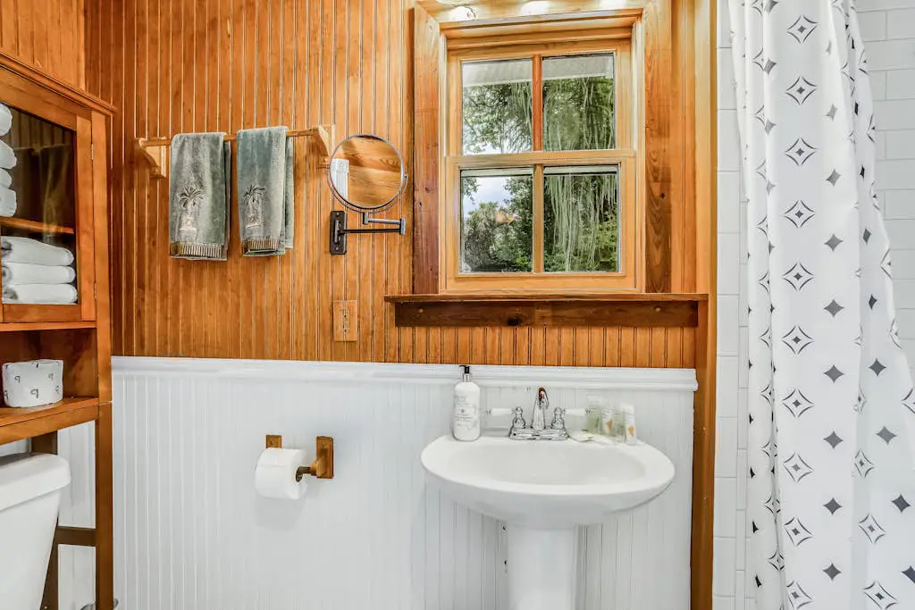 The Tucker House - Historical Bonita Cottage