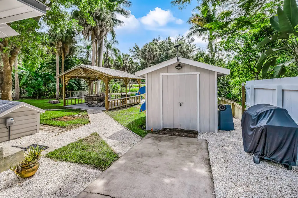 The Tucker House - Historical Bonita Cottage