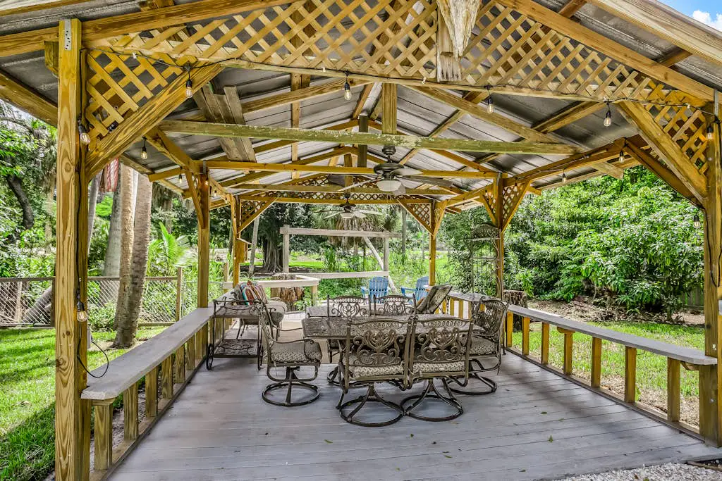 The Tucker House - Historical Bonita Cottage