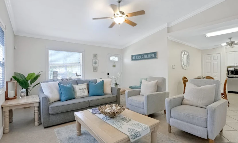 Charming getaway in prime location with fast WiFi, W/D, and central AC