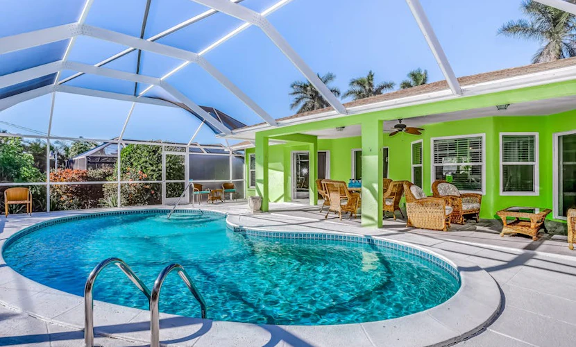 Beautiful home with private pool & lanai - near beaches & parks