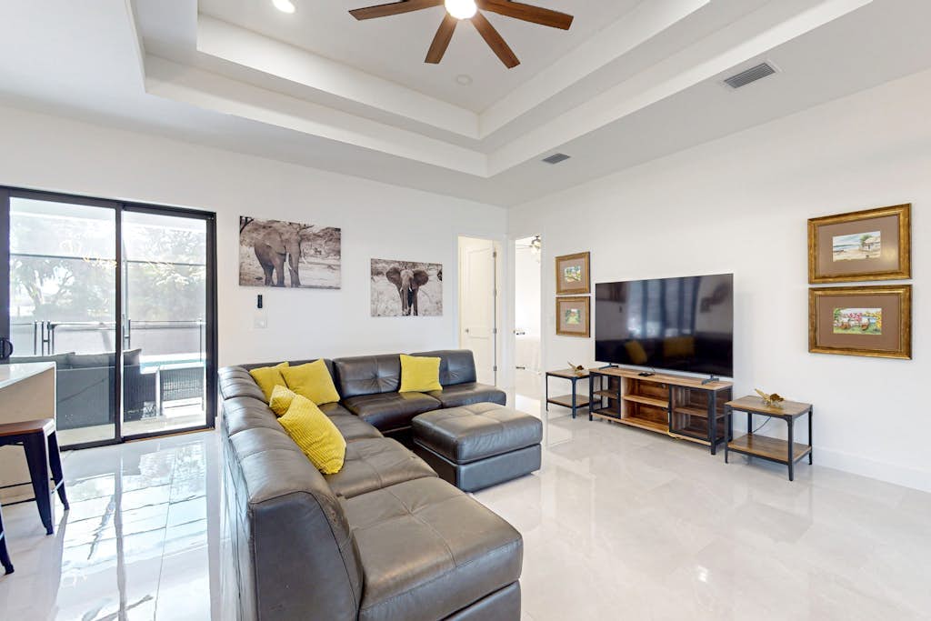 Luxurious home with modern interior with wifi and beautiful pool