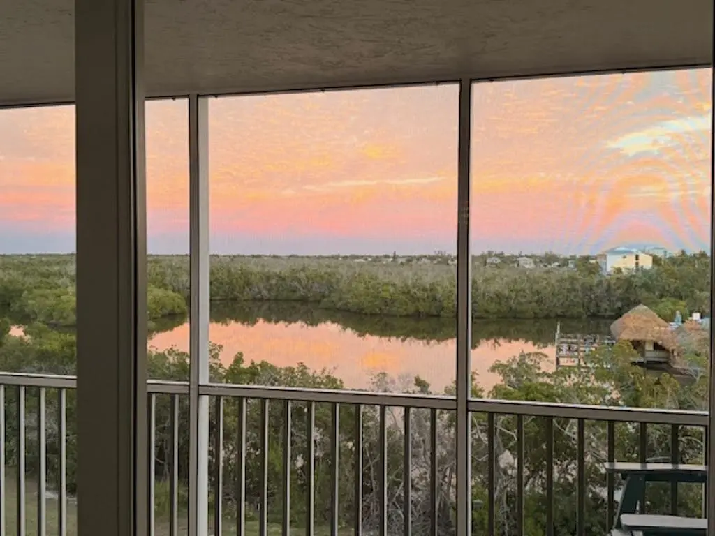 Bonita Beach- Seas The Day
