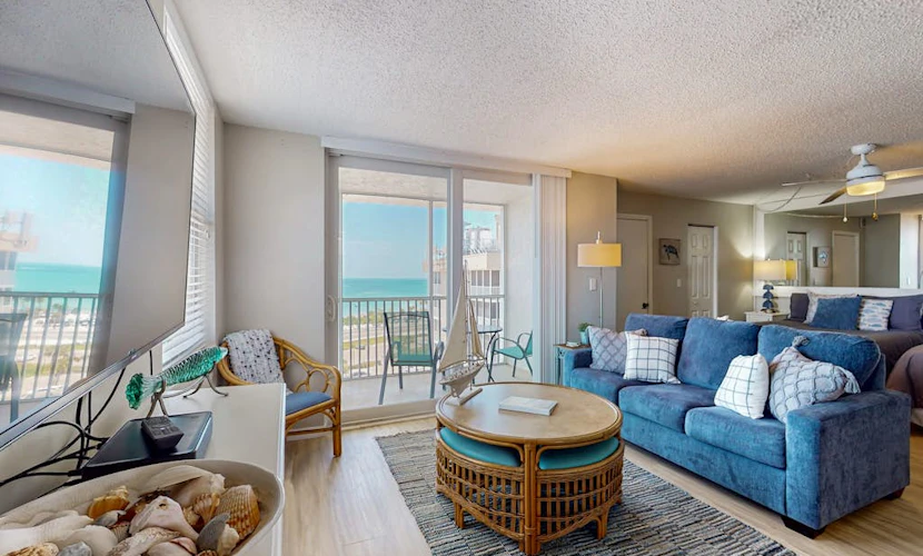 Dazzling condo with internet, full kitchen, & panoramic views