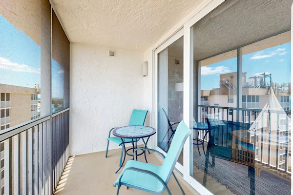 Dazzling condo with internet, full kitchen, & panoramic views