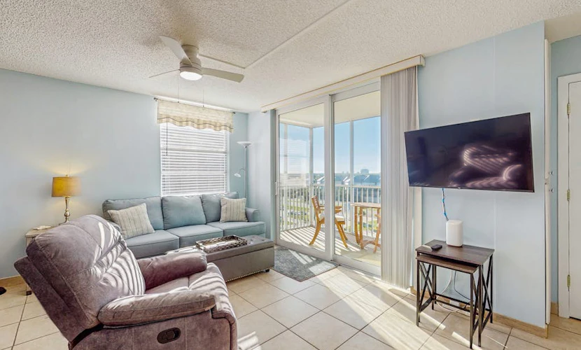 Gulf view studio with shared pool, steps to the beach, and internet