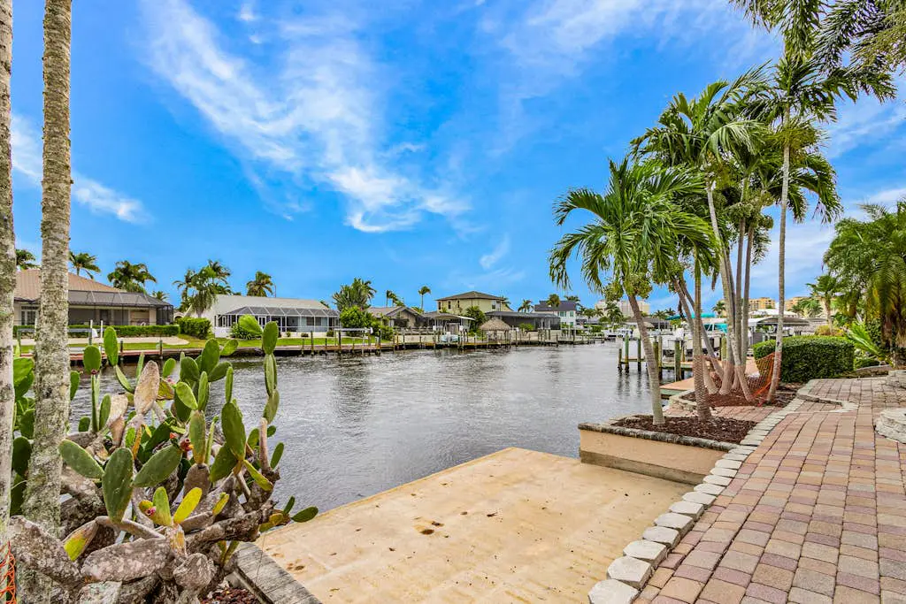 Caloosahatchee Getaway