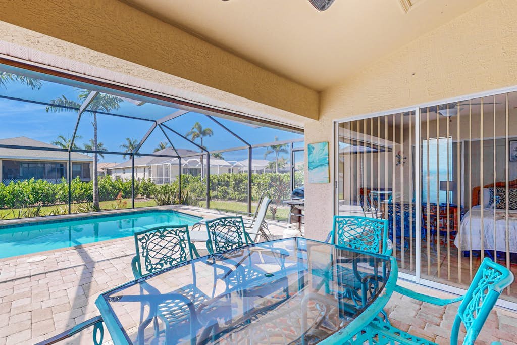 Surfside oasis, dog friendly, snow-bird friendly with pool