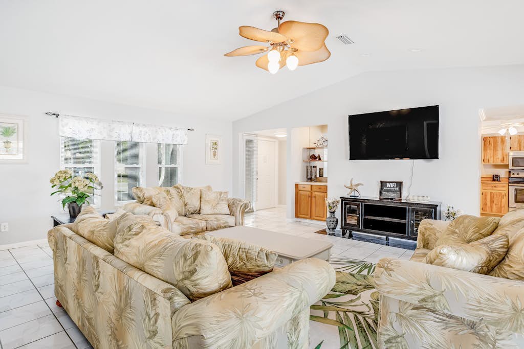 Snowbird-friendly home with enclosed yard, pool, patio, AC, & WiFi - 2 dogs OK