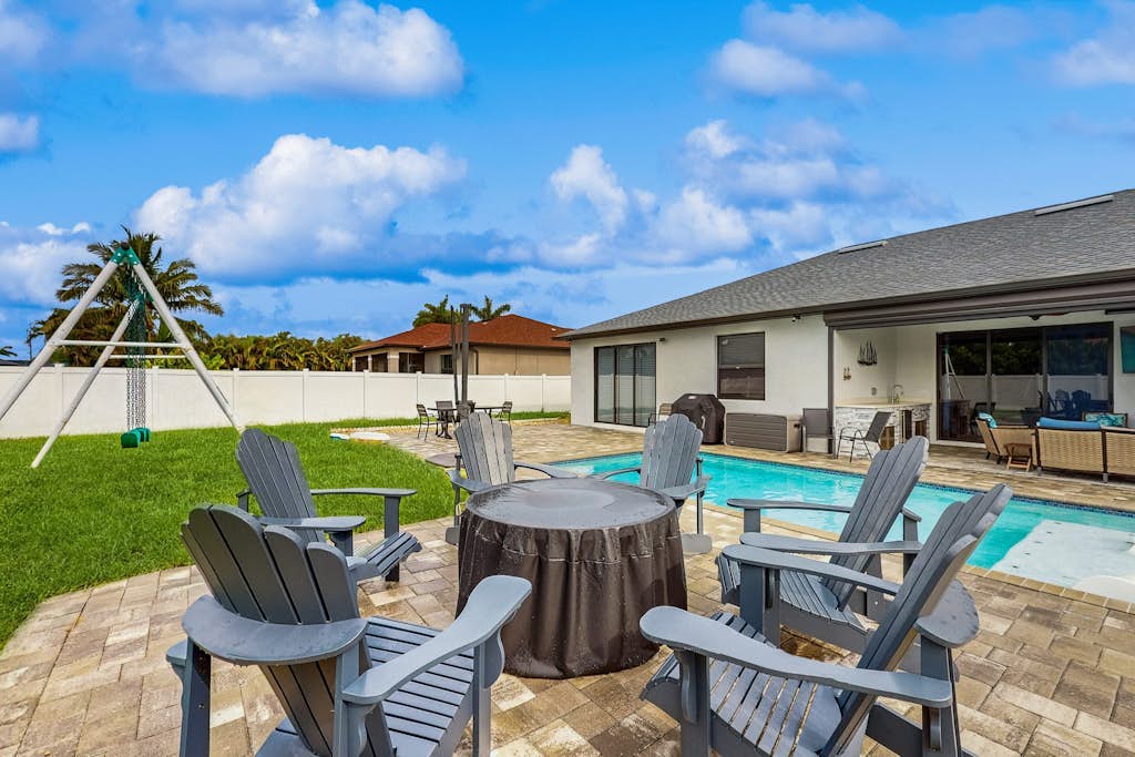 Charming dog-friendly home with pool, fireplace, fast WiFi, & washer/dryer