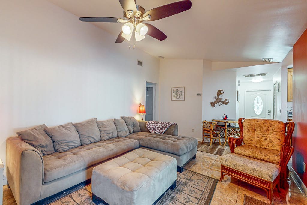 Dog-friendly home with a private heated pool, screened lanai, W/D, & AC