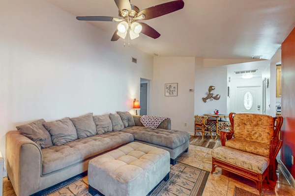 Dog-friendly home with a private heated pool, screened lanai, W/D, & AC