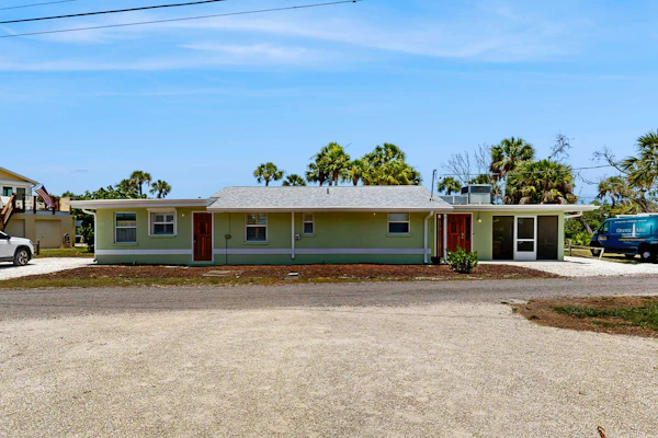 Bayfront oasis with screened lanai, views, private dock, & beach access nearby