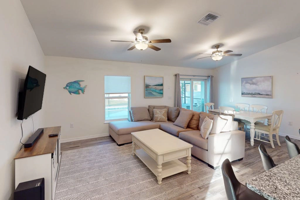 2 Master Suites Perfect for 2 Families