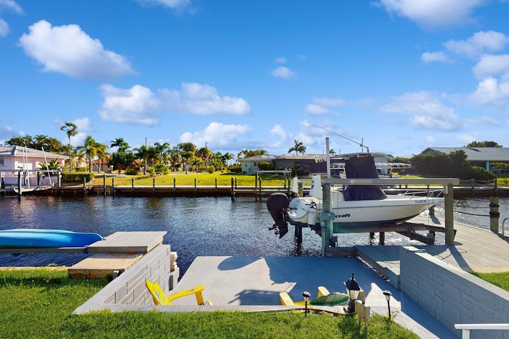 Waterfront retreat with pool, arcade game, family friendly