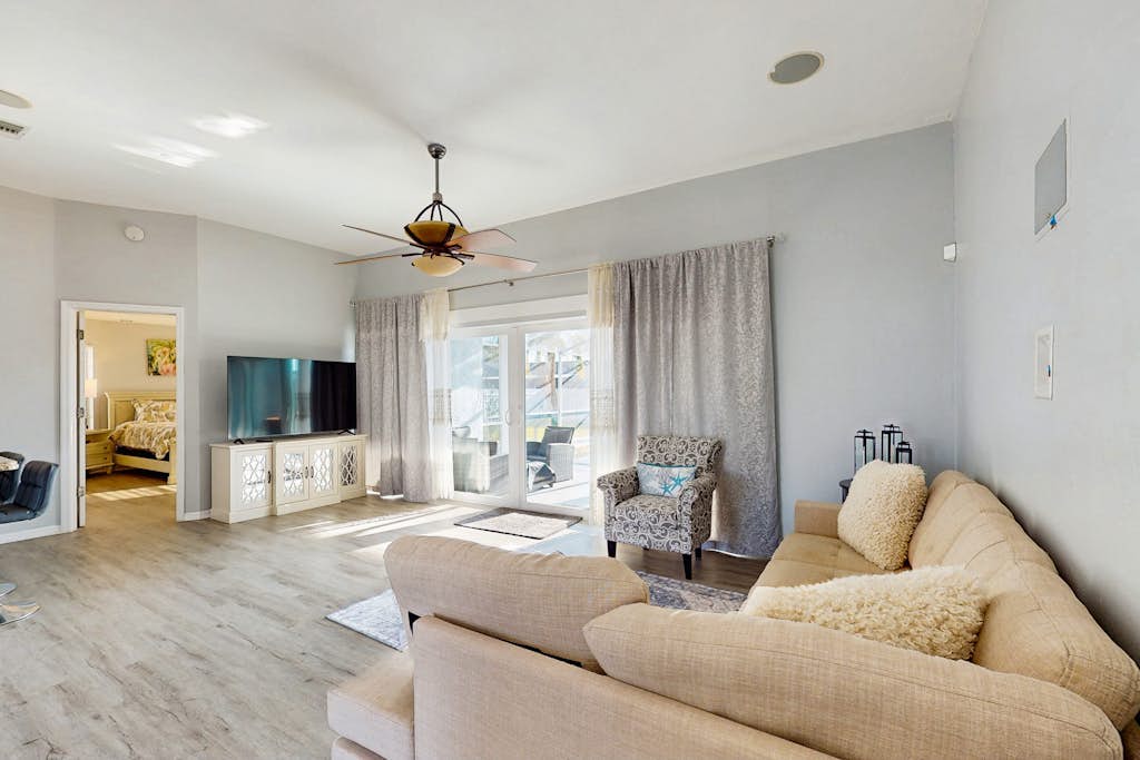 Dog friendly house with private pool, lanai, and hot tub