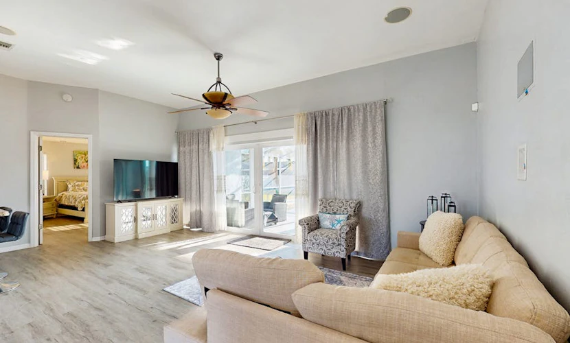 Dog friendly house with private pool, lanai, and hot tub