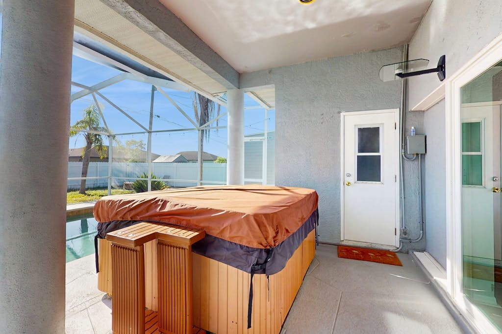 Dog friendly house with private pool, lanai, and hot tub