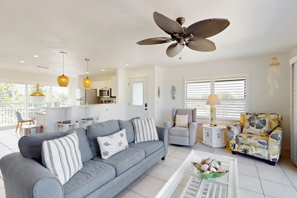 Beautiful duplex with private W/D, WiFi, & close to the beach