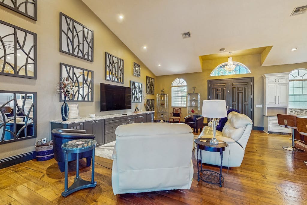 Cozy luxurious home with private pool spa, W/D, and WiFi