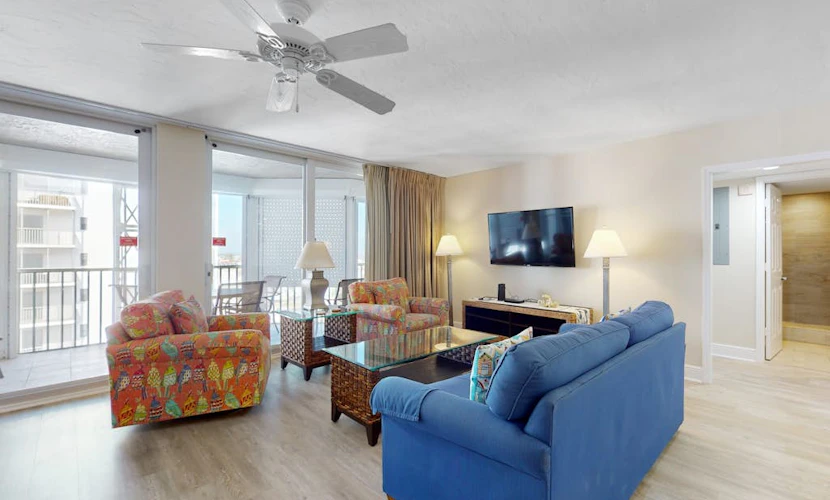 Spacious gulf view condo with shared pool, hot tub & tennis courts