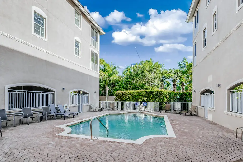 Whitecap Condo Beach View Splendor