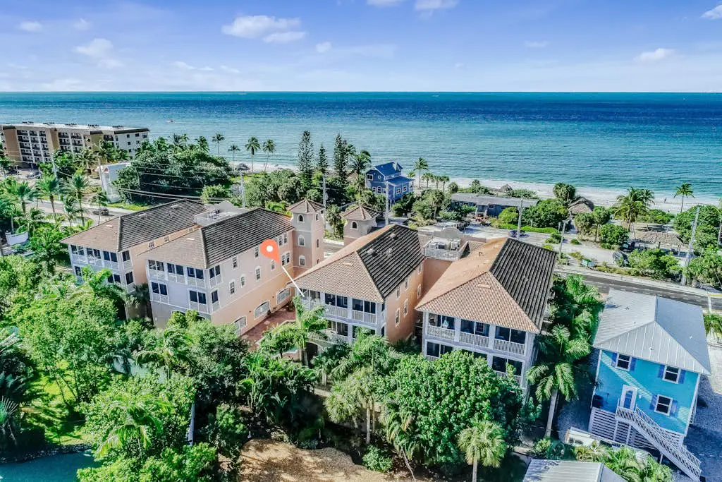 Whitecap Condo Beach View Splendor