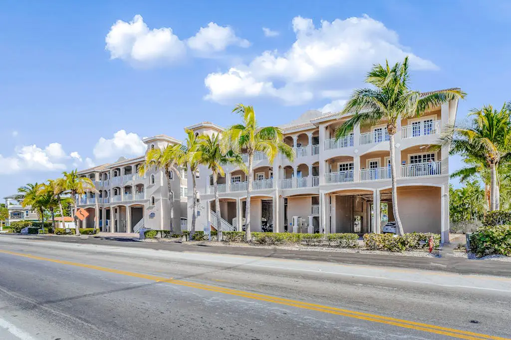 Whitecap Condo Beach View Splendor