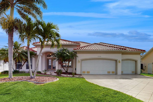 Waterfront Oasis W/ Private Pool, Dock, Fast WiFi & Ideal Location - Dogs OK