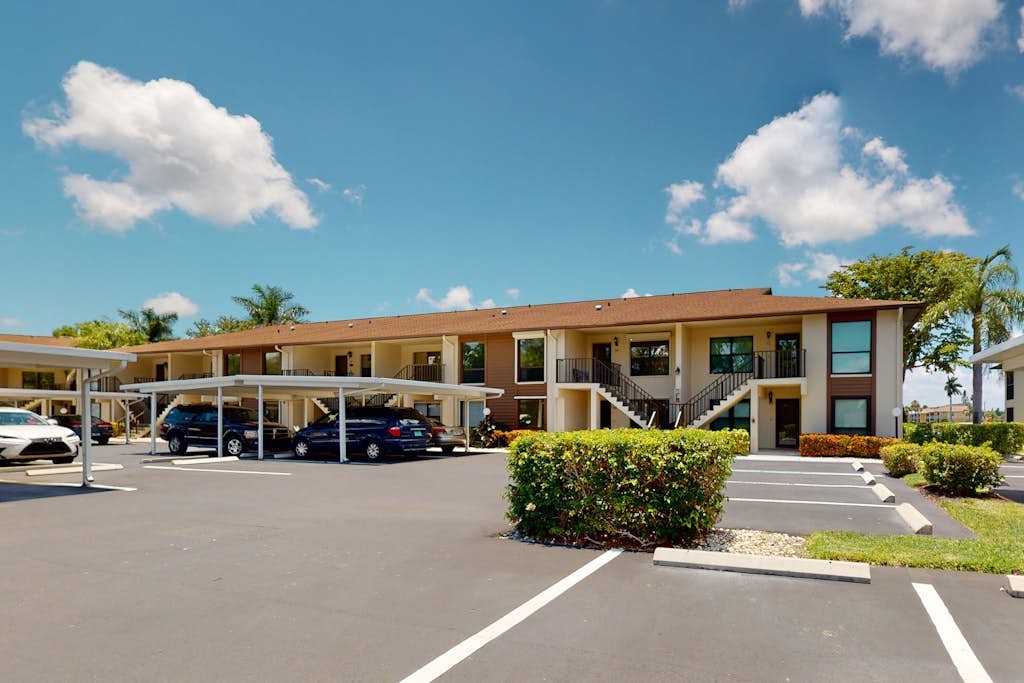 Snowbird-friendly condo with pool access, lake views, W/D, and central AC