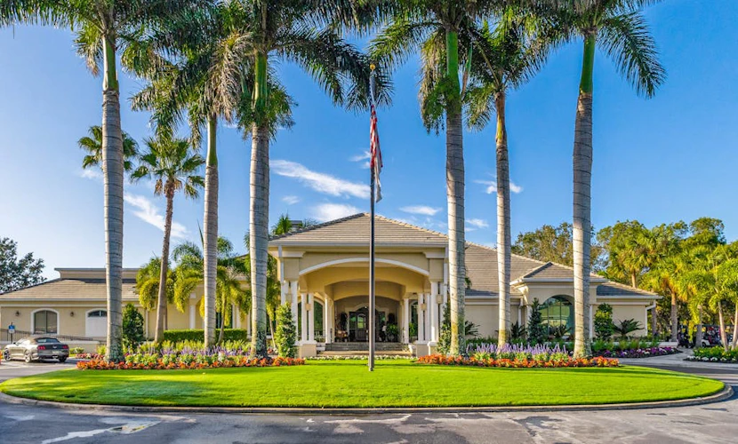 Resort community home with bikes, screened porch, on-site golf, & AC