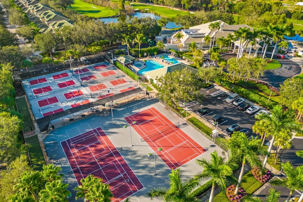 Resort community home with bikes, screened porch, on-site golf, & AC