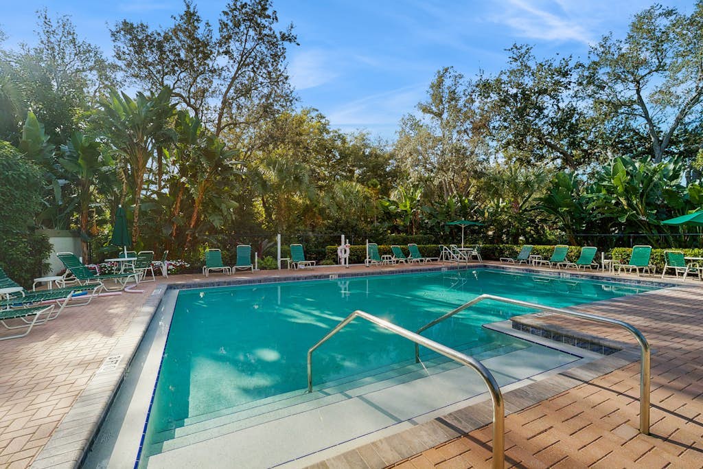 Peaceful top floor condo with golf views and resort amenities