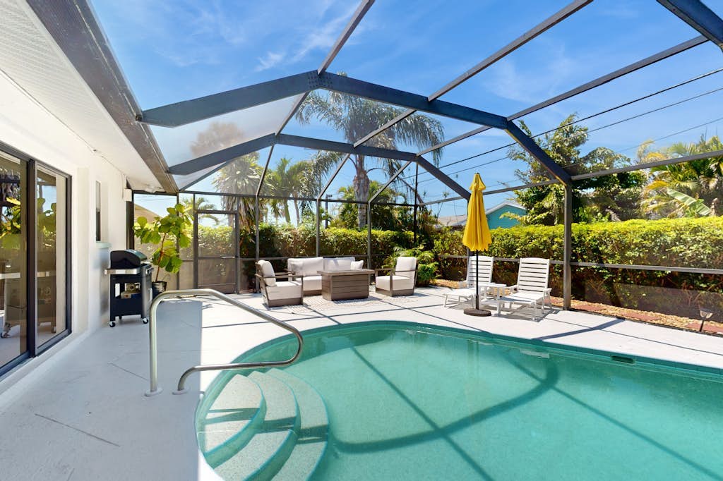 Pet-Friendly home with private pool, enclosed yard, fire pit and bikes