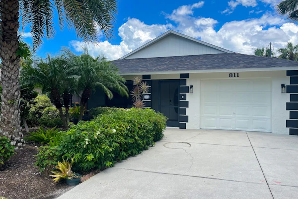 Pet-Friendly home with private pool, enclosed yard, fire pit and bikes