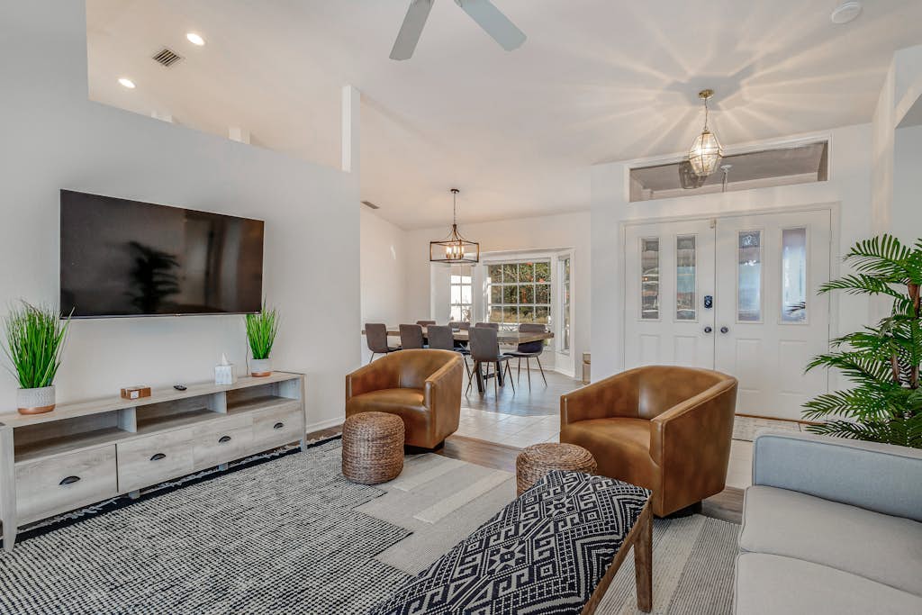 Riverfront, dog-friendly home with private pool & fast WiFi