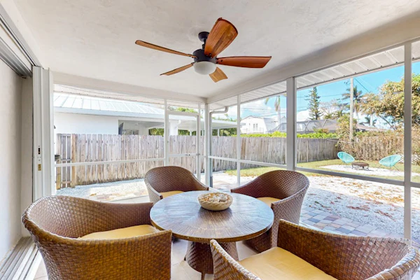 Cozy cottage with WiFi, gas grill, and is close to beaches, stores and more