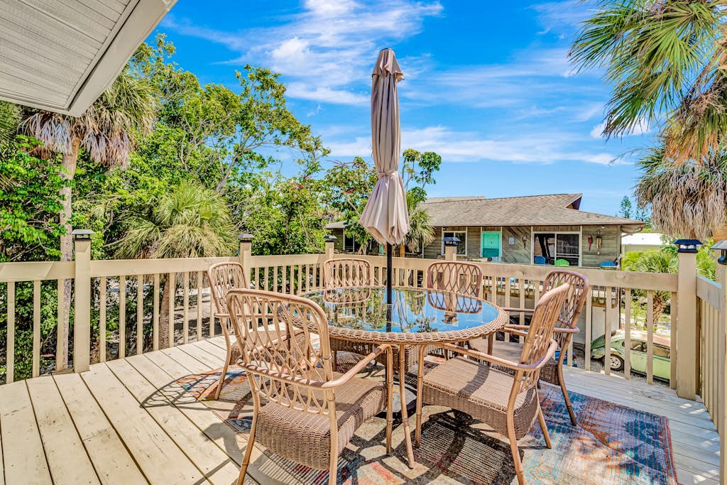 Dog-Friendly Quadruplex w/Snowbird Discounts and Private Beach Access