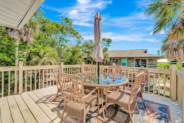 Dog-Friendly Quadruplex w/Snowbird Discounts and Private Beach Access
