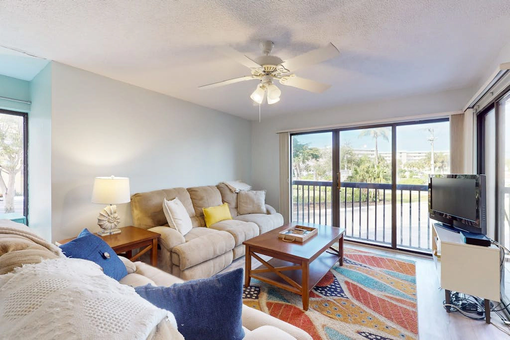 Santa Maria Condo 102