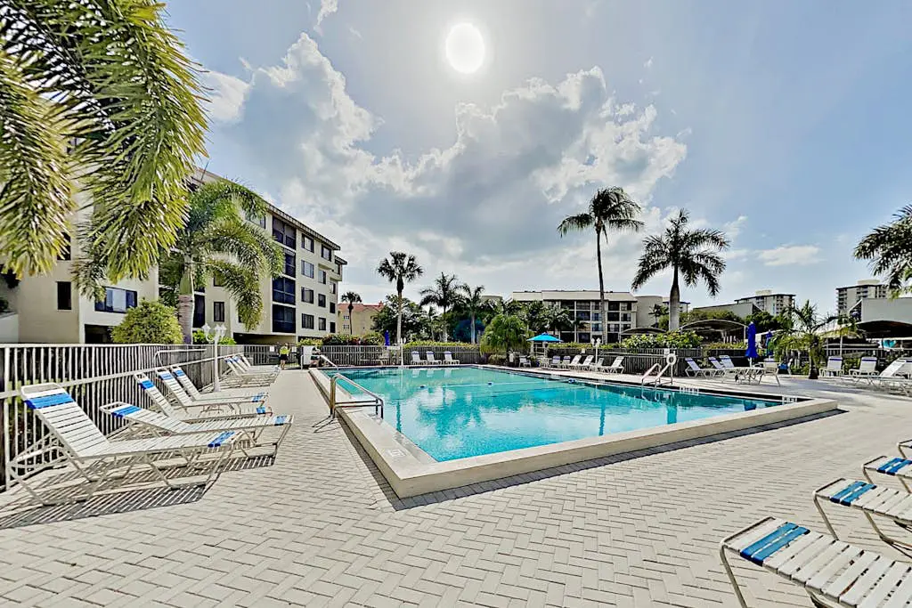 Santa Maria Condo 102
