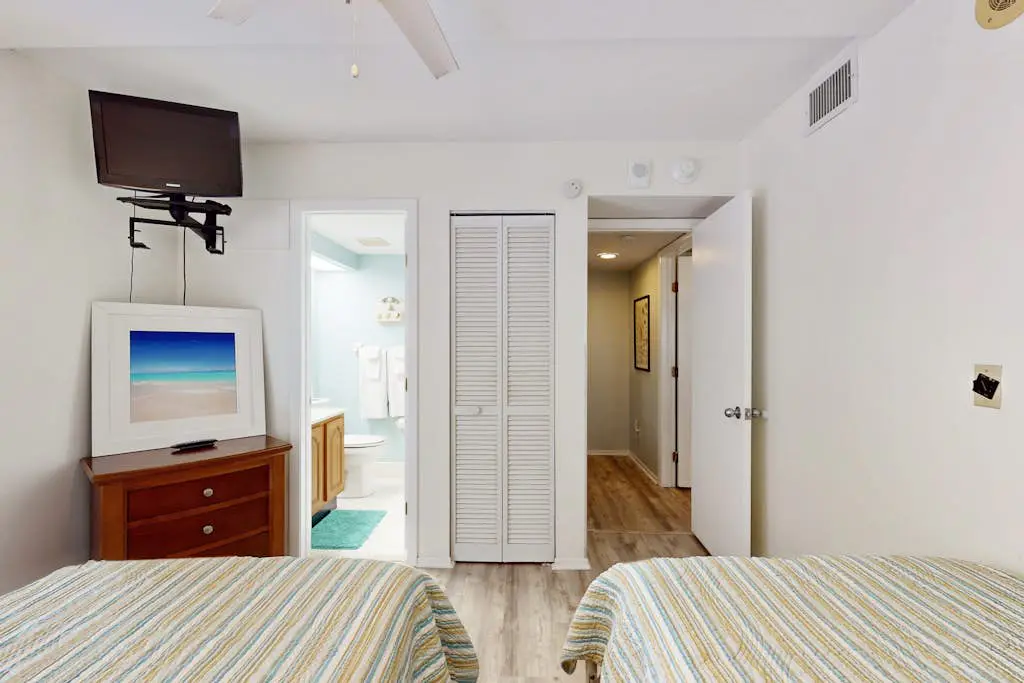 Santa Maria Condo 102