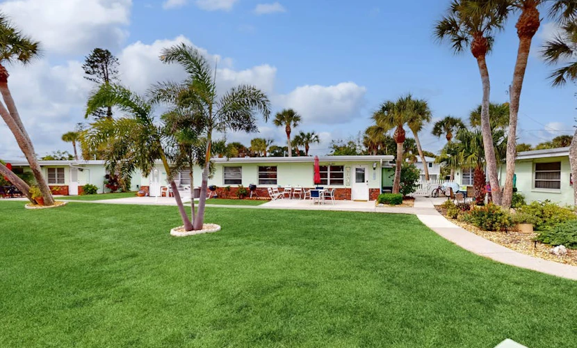 Canal-front condo with private docks, heated pool, private beach access, BBQ