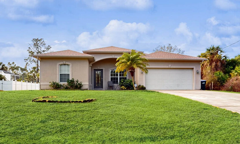 Relaxing Snowbird-Friendly Retreat Near Golf, Beaches & Outdoor Fun