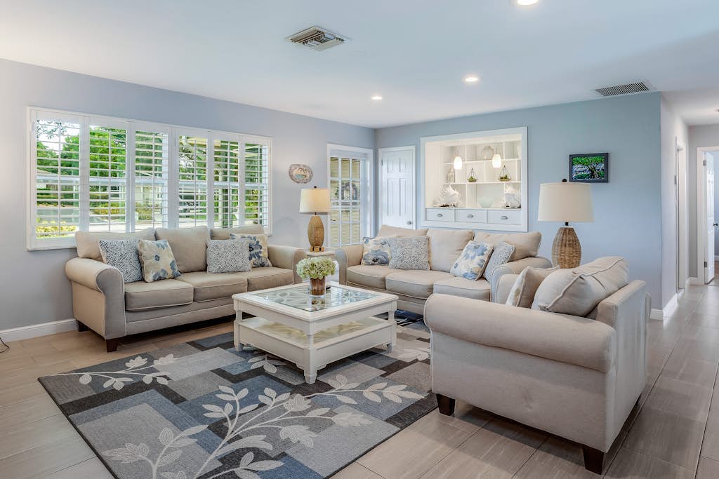 Single level family home w/private pool & furnished patio w/grill, dog-friendly.